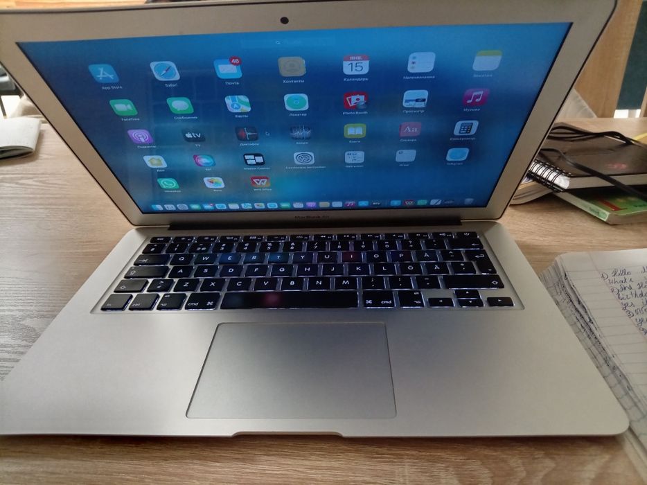 Macbook air 13 2017 holatlari yahshi zaryadchiklari qushib beriladi