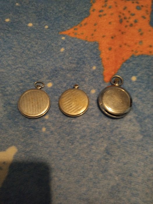 Vând ceasuri vechi de argint colectionarilor