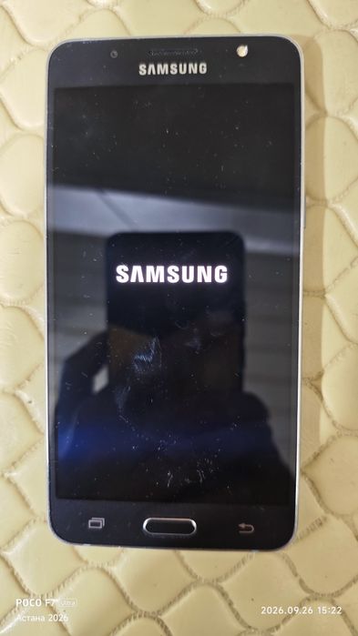 Смартфон Samsung Galaxy J5 (2016)