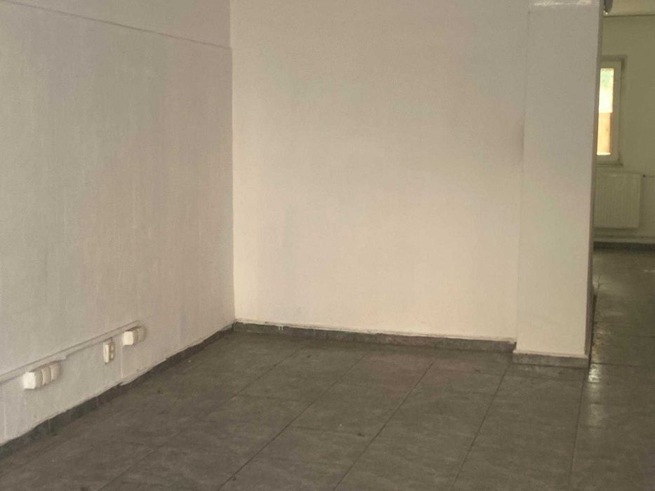 Dau in chirie spatiu comercial in zona Decebal