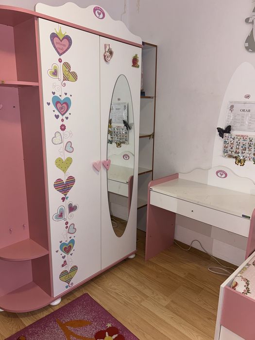 Mobila camera copii (fete) 2 paturi, dulap, birou, comoda