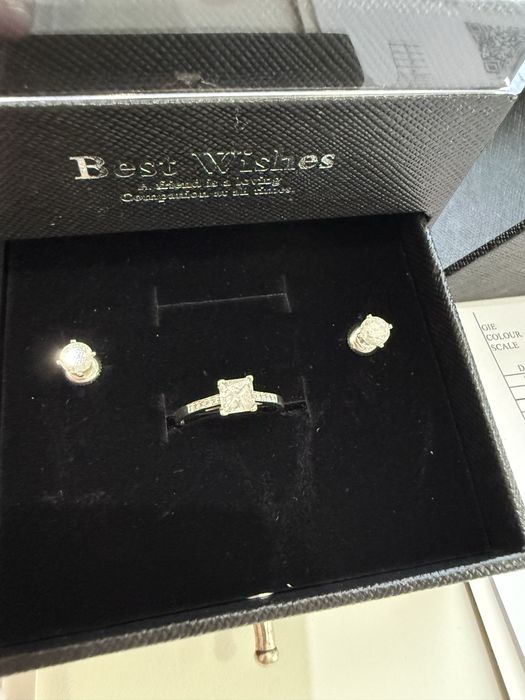 Продам бриллиантовый комплект