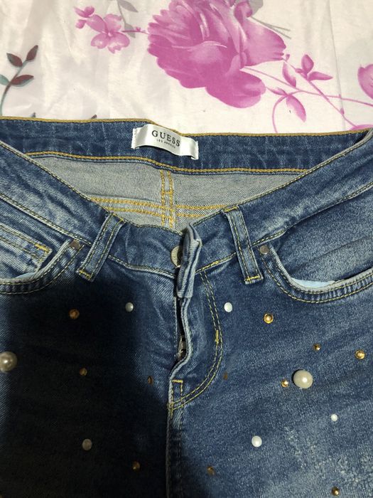 Дънки Guess с перли