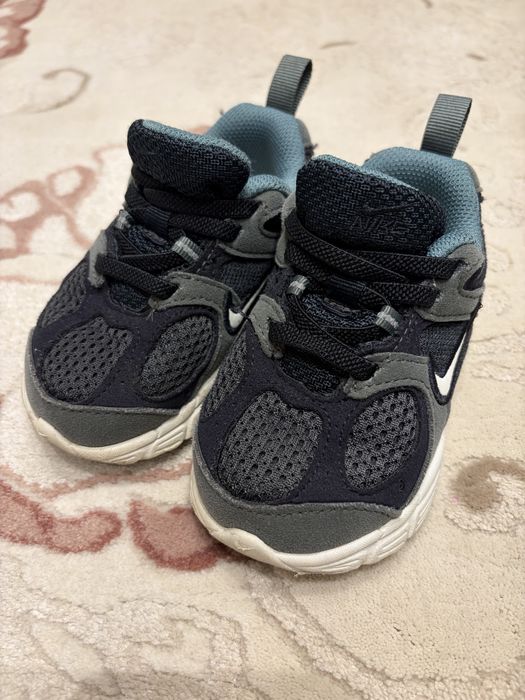 Vand adidasi nike marimea 22