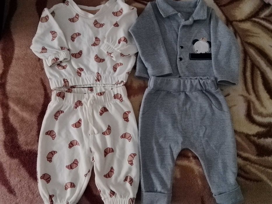 Două costumașe bebe