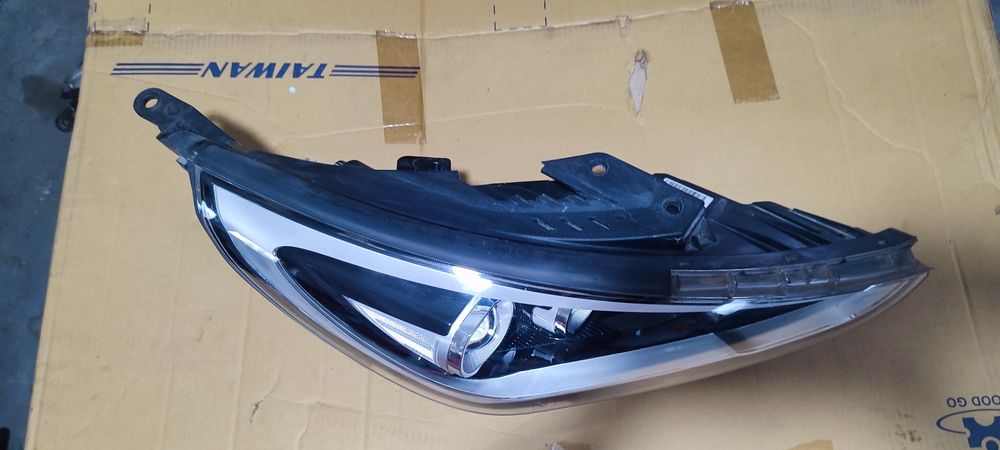 Far dreapta hyundai i30 cu 3lupe