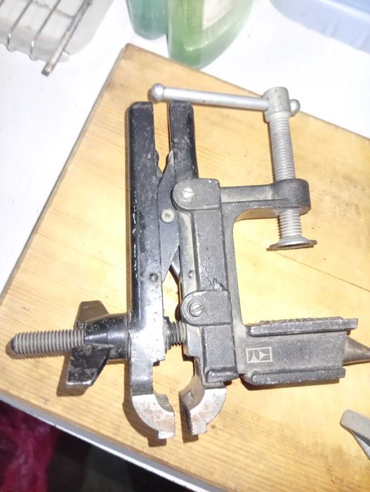 Продам тиски и струбцина