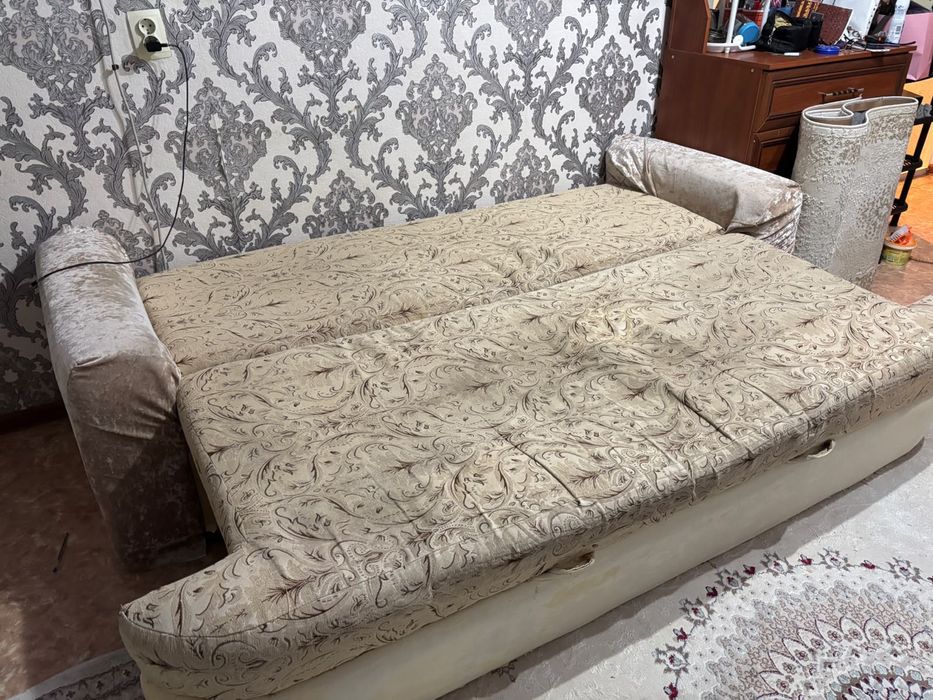 Продаю диван для гостинной