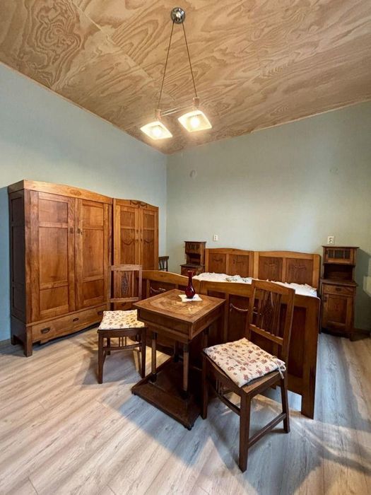 Тристаен, под наем, Център