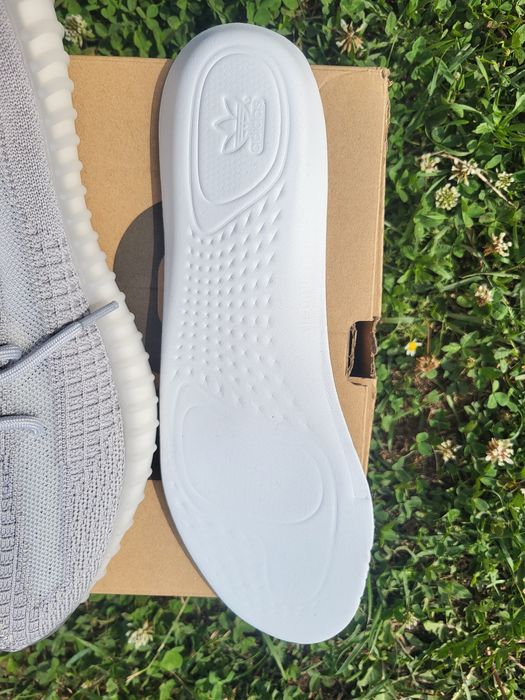 Yeezy 350 V2 Boost RedTail ( gri + rosu )
