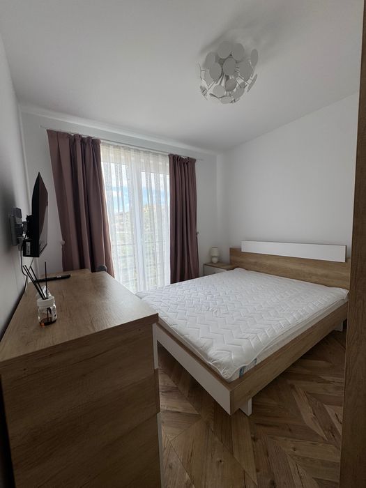 Închiriez apartament cu 2 camere