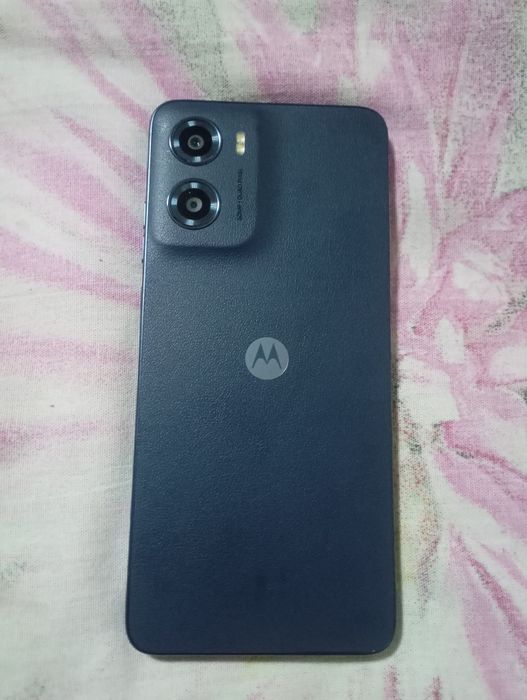 Продаю телефон moto g05