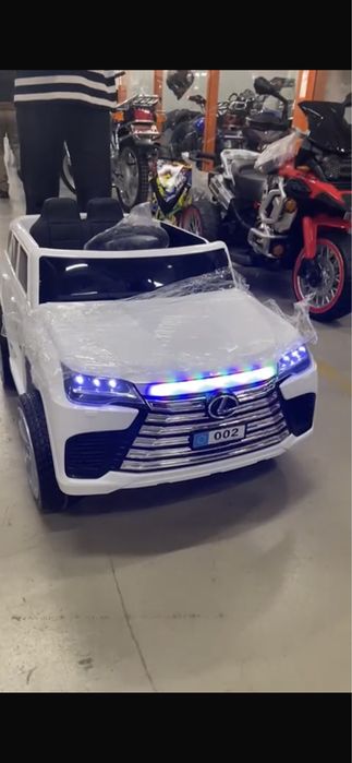 Срочно продам детскую машину электрокар