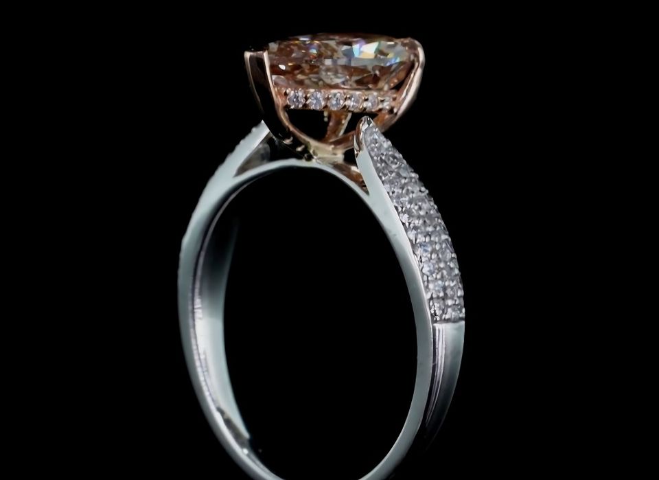 Bijuterie,rara ,  din aur alb 3 ,75,gr,cu diamant 2,50C, FA NCY BROWN