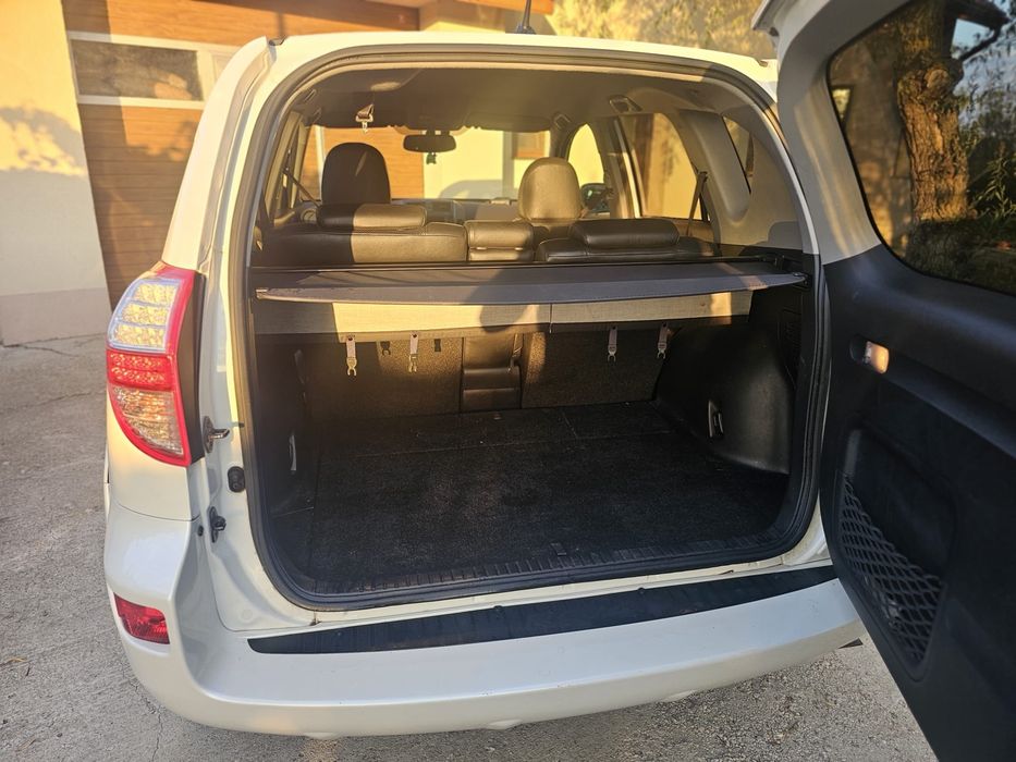 TOYOTA RAV4 2012 — imagine 4