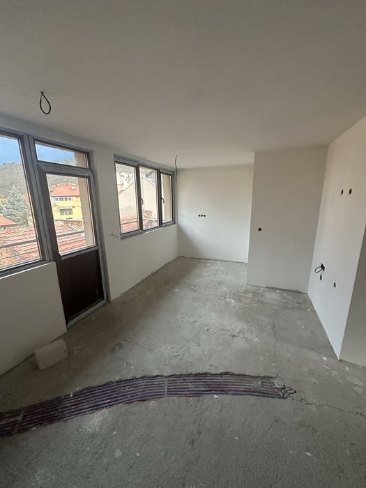 Продава се Тристаен апартамент в Дупница - 73 кв.м за 1028 €/кв.м - Снимка #4