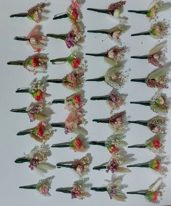 Сватбени бутониери и гривни за ръка