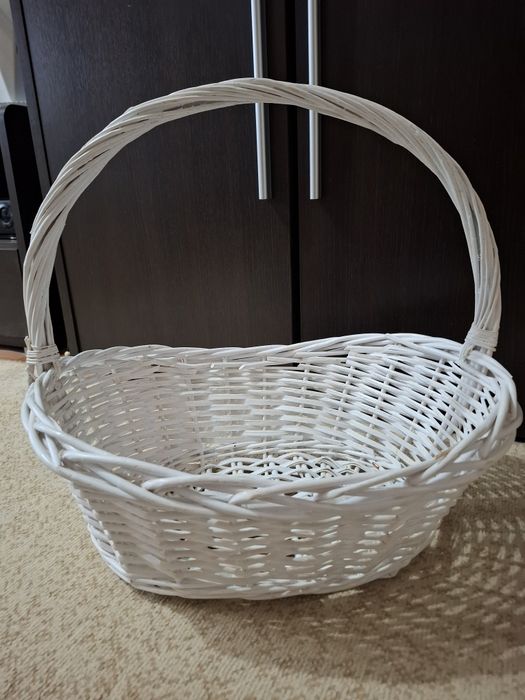 Белые корзины новые.