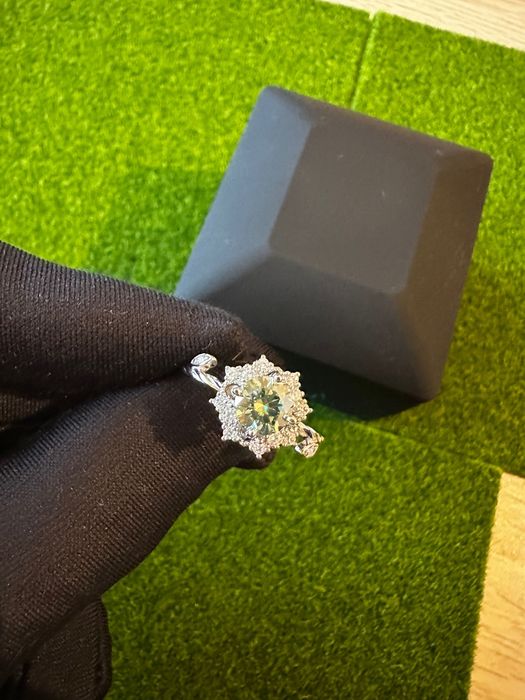 Годежен сребърен пръстен с син Мойсанит камък