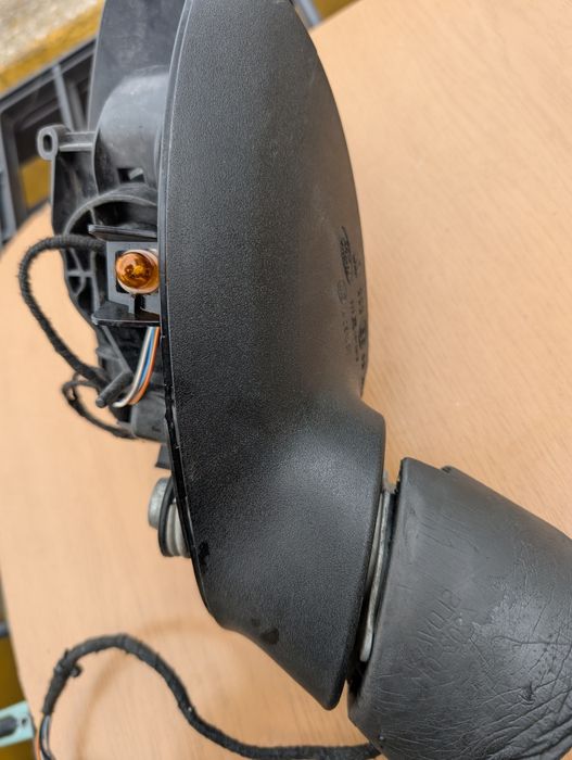 Дясно огледало на Фиеста