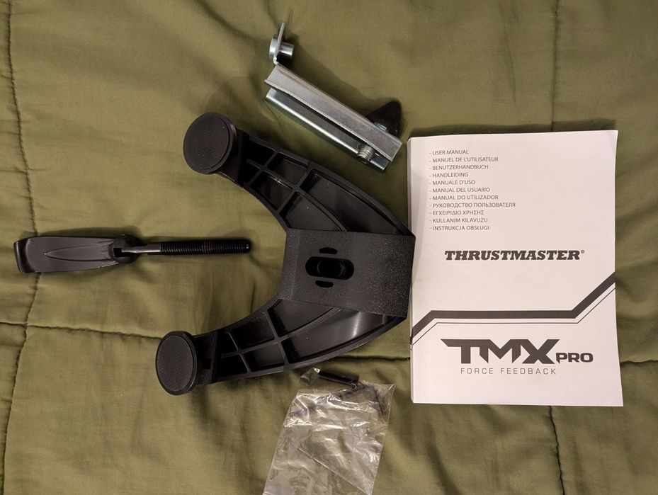 THRUSTMASTER TMX PRO volan si pedale de gaming PC si XBOX