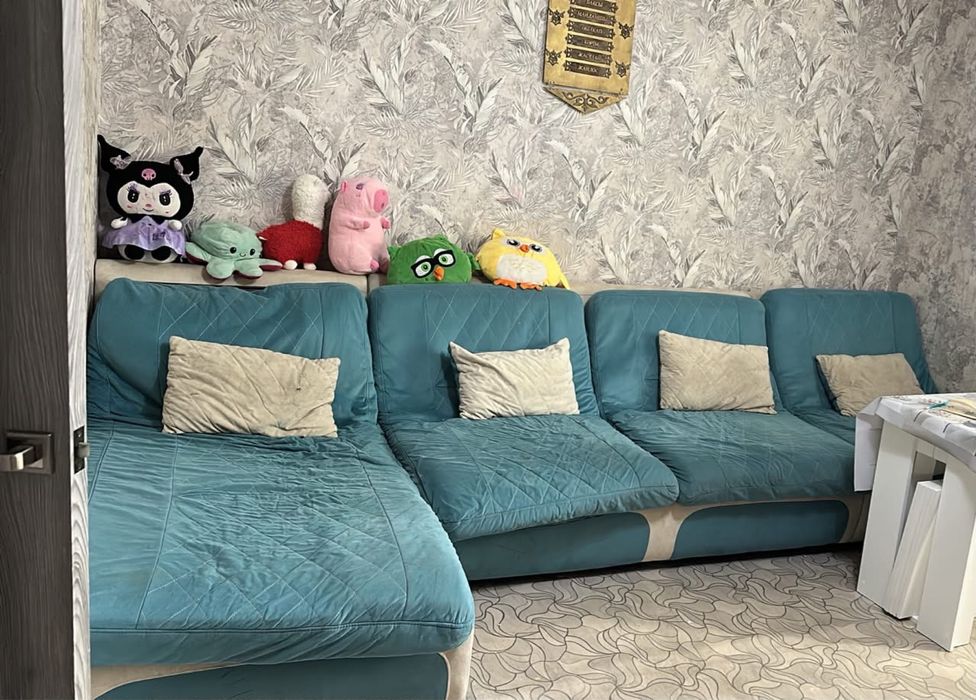 Продаю диван 3х70 в среднем качастве