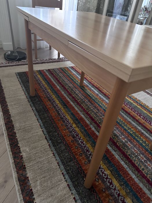 Стол обеденный в кухню