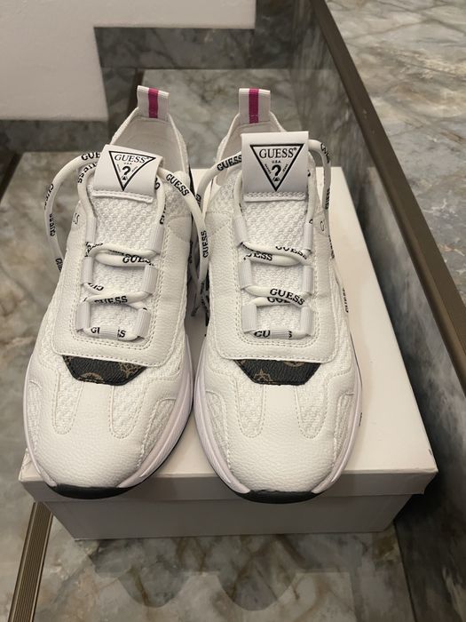 Guess Dama nr 37