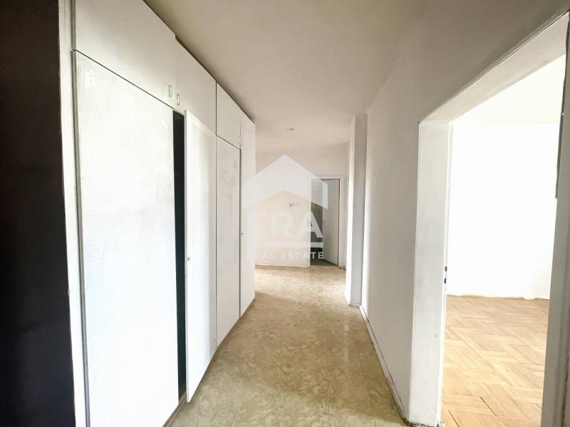 Продава се Тристаен апартамент в Кърджали, Център - 76 кв.м за 829 €/кв.м - Снимка #1