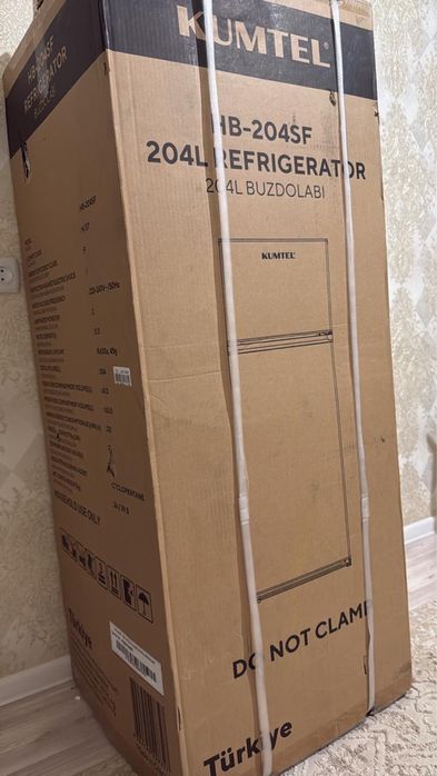 Холодильник новый с коробкой стоит