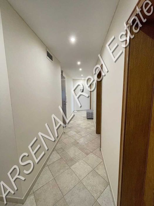 Дава се под наем Тристаен апартамент в София, Център - 125 кв.м за 1000 € - Снимка #1