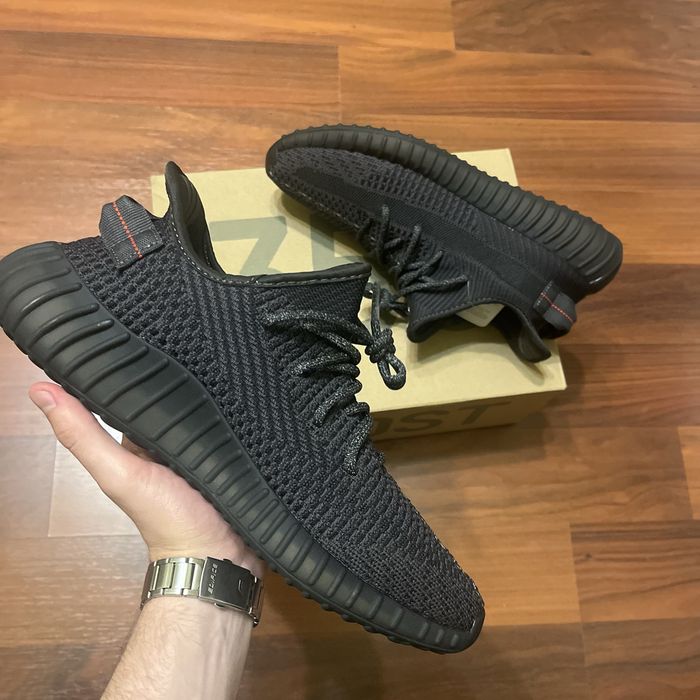 Adidas Yeezy Boost 350 V2 Black 43 1/3 zebra white black carbon onyx beluga bone 500 700