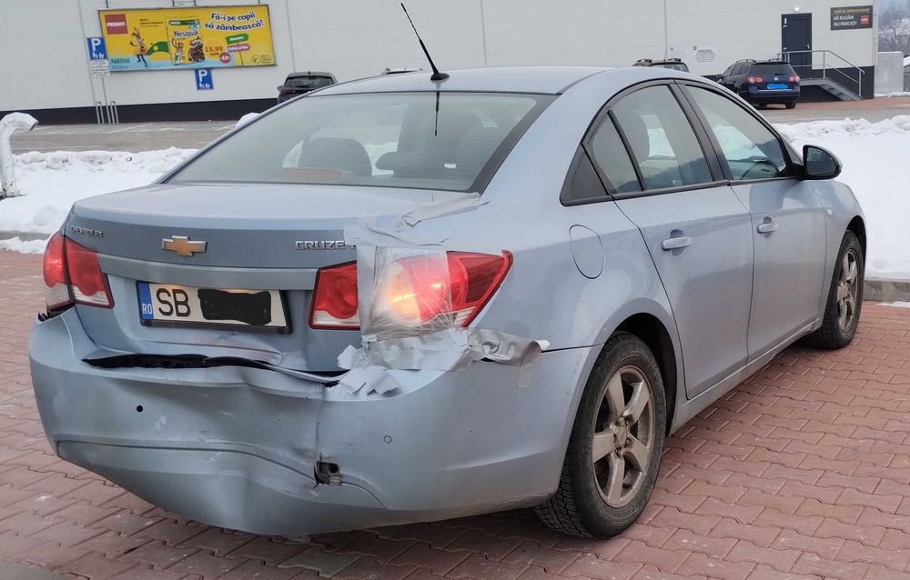 Chevrolet Cruze 1.6 LS Avariat parte spate