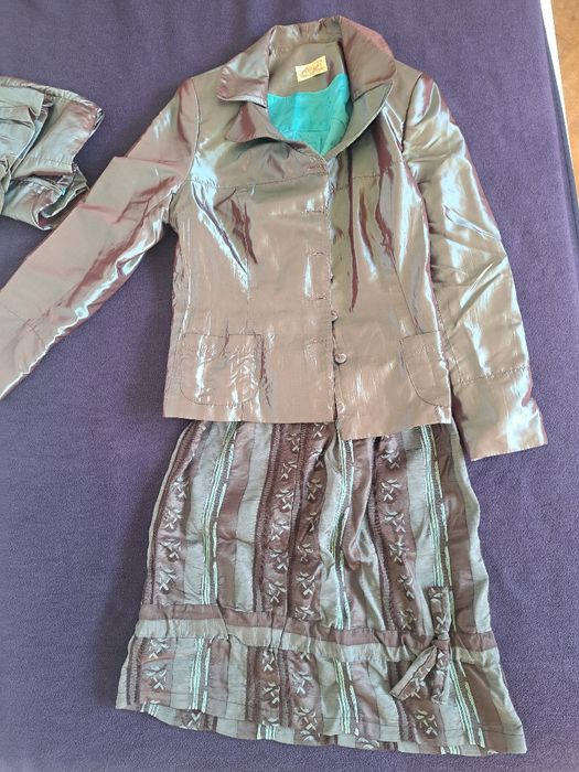 Продавам костюм дизайн Венева Василева от 3 части - сако, две поли