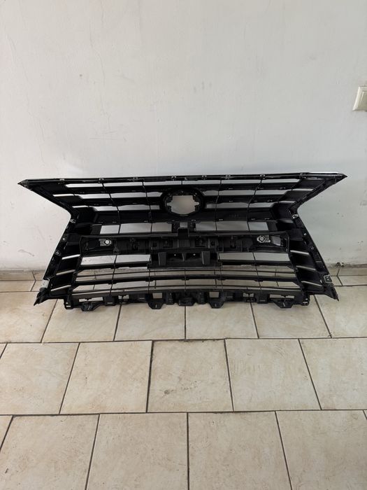 Решетка радиатора Lexus LX570