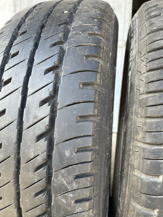 2 бр. гуми за бус 215/65/16C Vredestein DOT 0918 6,5 mm