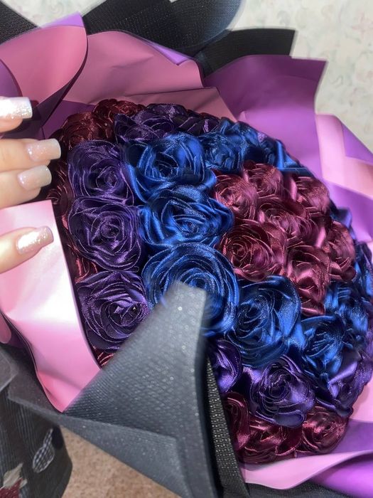 Оригинальный элегантный букет из шелковых лент