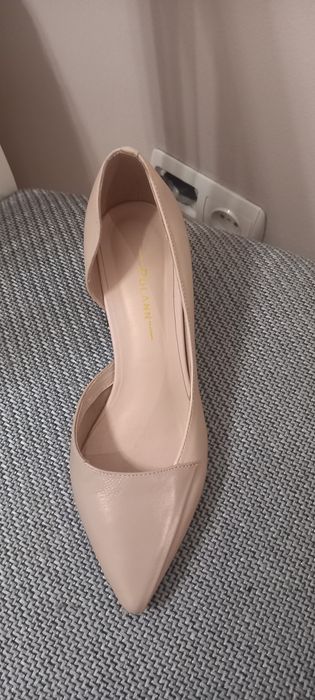 Продам женскую обувь.