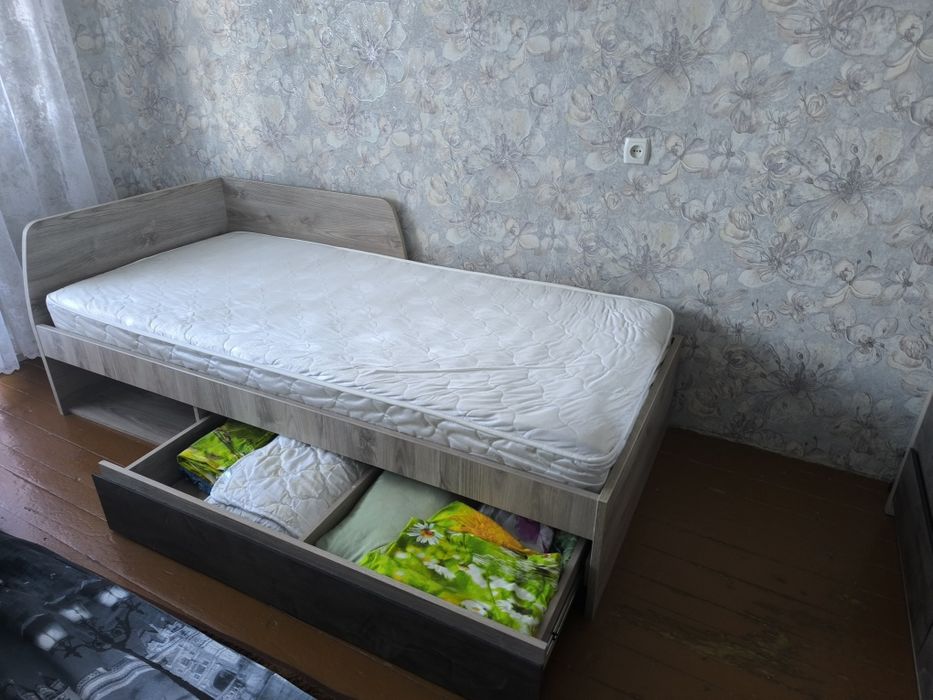 Продам кровать с матрасом