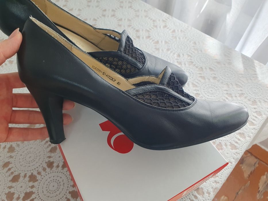 Продам женскую обувь