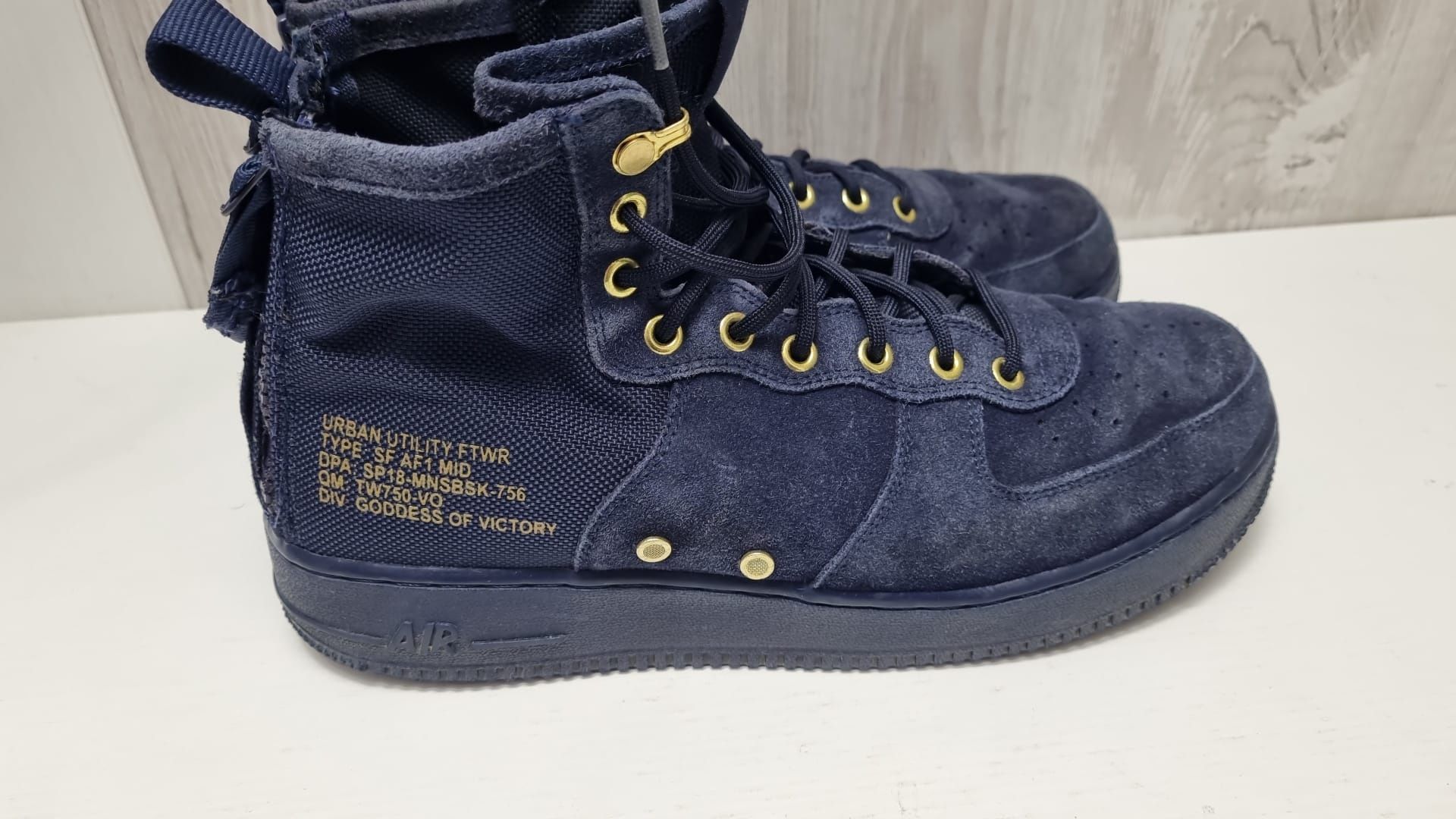 Nike SF AF1 Mid Utility Obsidian Suede marime 44 Craiova OLX.ro