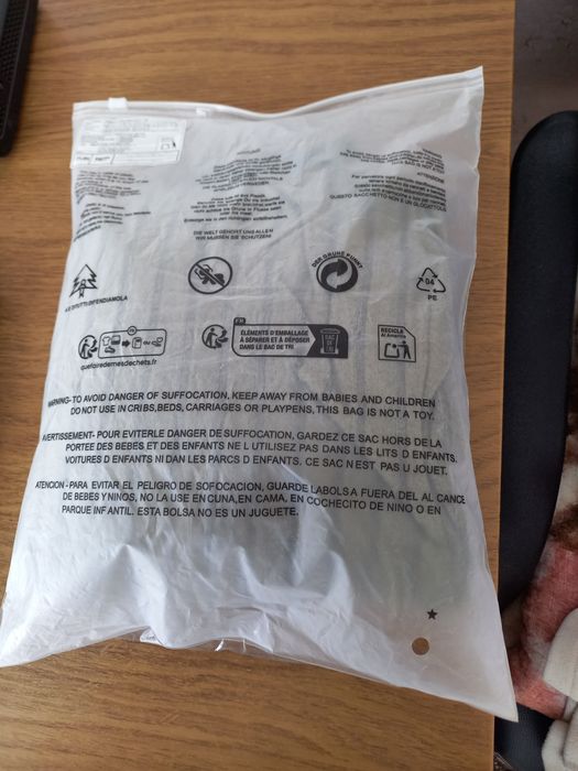 Дамски комплекти от две части.