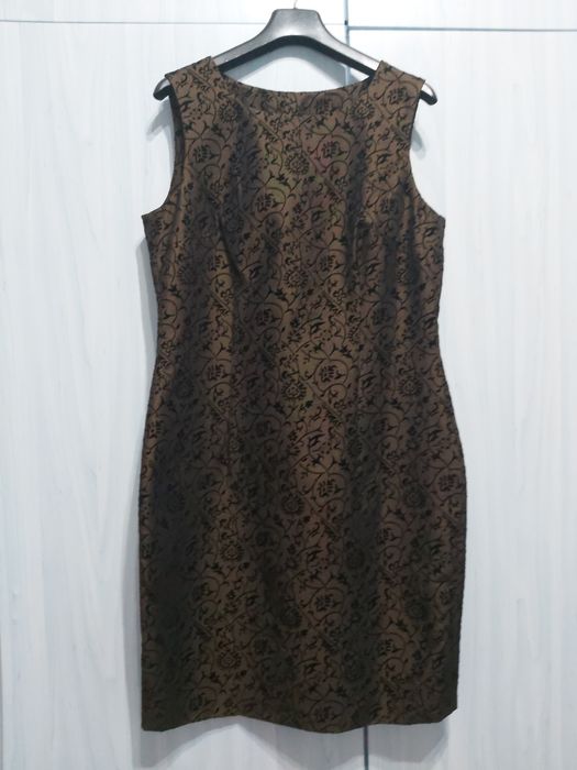 Рокля кафява с черни орнаменти