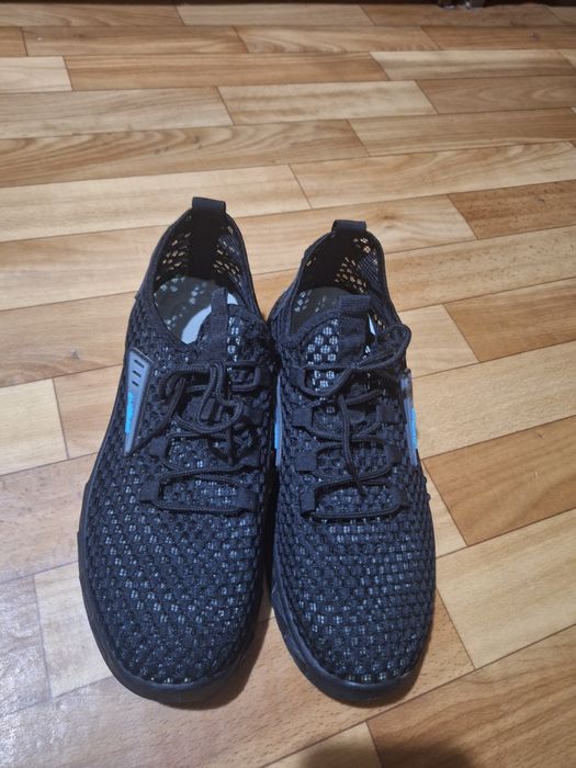 Продам кроссовки 44 размер