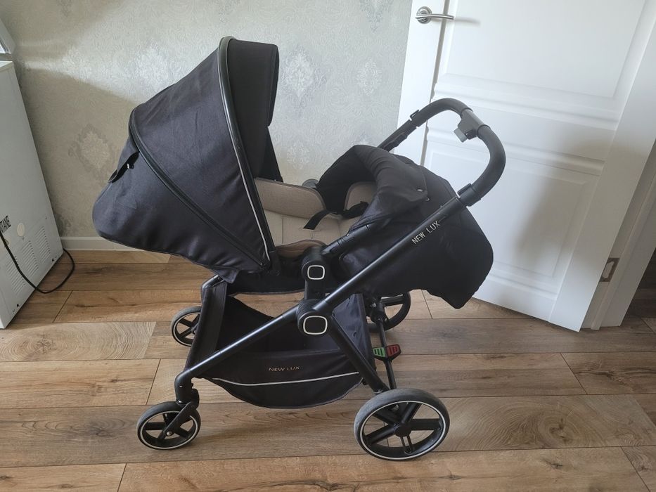 Продам прогулочную каляску