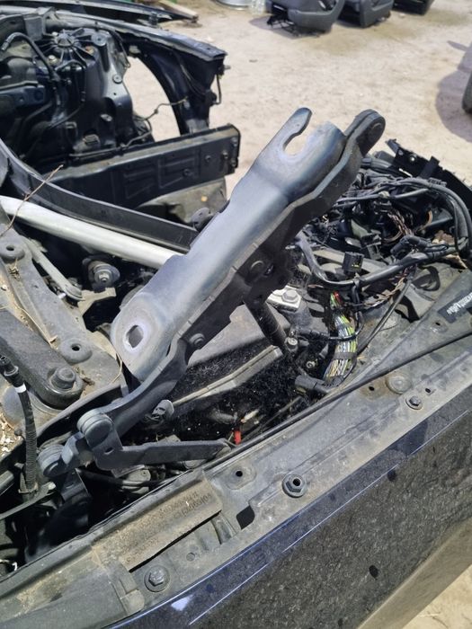 Панти преден капак ф10 ф11 f10 f11 bmw бмв kapak пиропатрон пиро патро