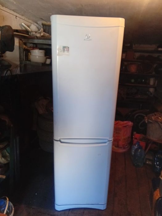 Холодильник Indesit