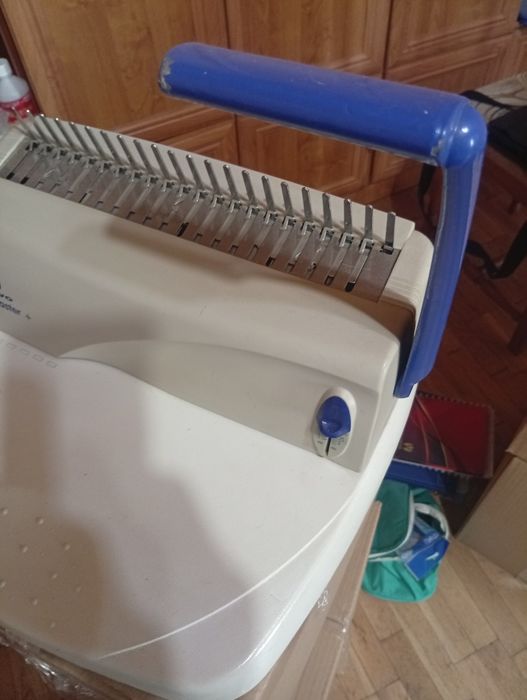 Ръчна подвързваща машина