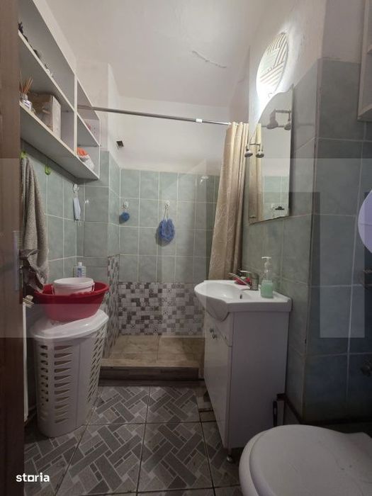 Apartament cu 2 camere decomandate.