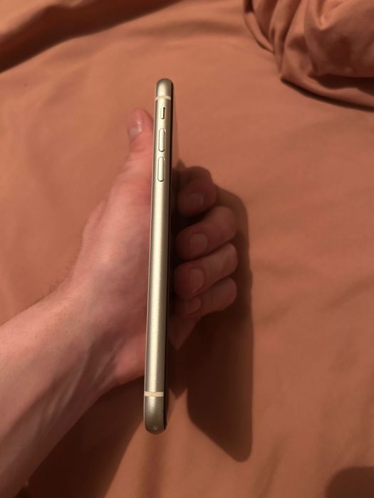 Продам Iphone 11